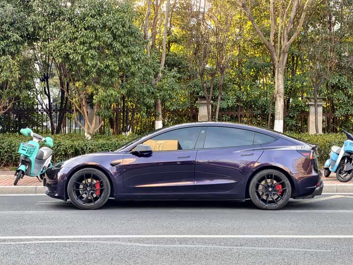 Фото 4 - Tesla Model 3