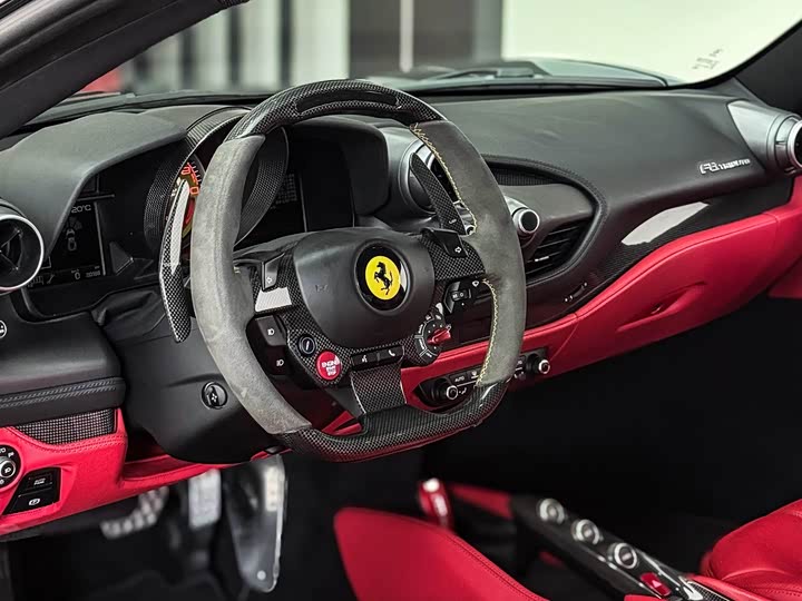 Фото 7 - Ferrari F8