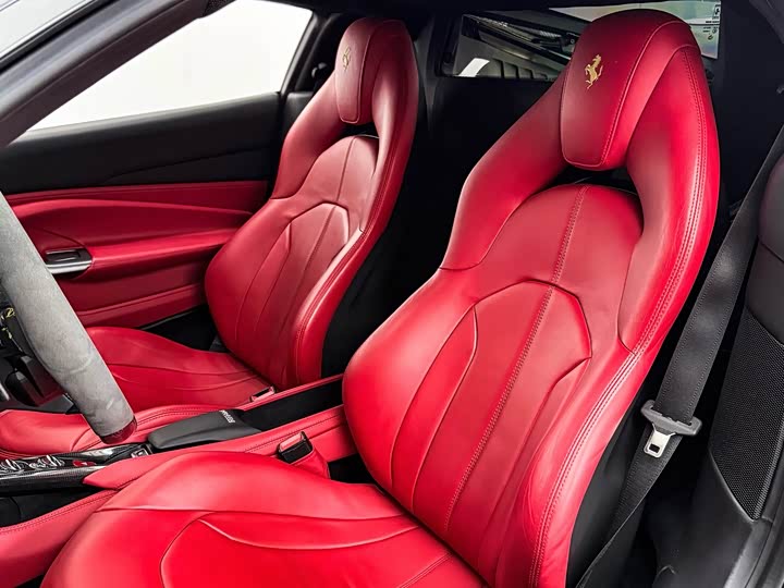 Фото 9 - Ferrari F8