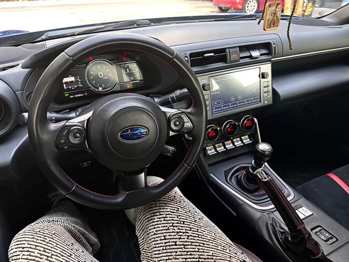 Фото 8 - Subaru BRZ