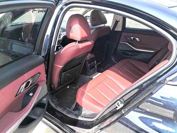 Photo 3 - BMW 3 Series