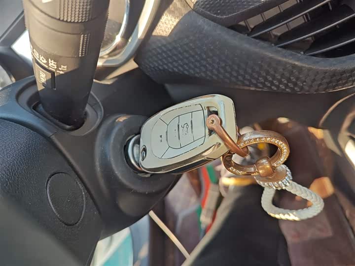 Фото 9 - Chevrolet Onix (Cavalier)