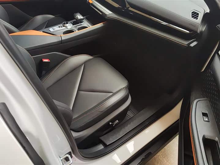 Фото 8 - Changan UNI-V