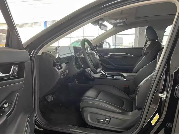 Фото 6 - Bestune B70