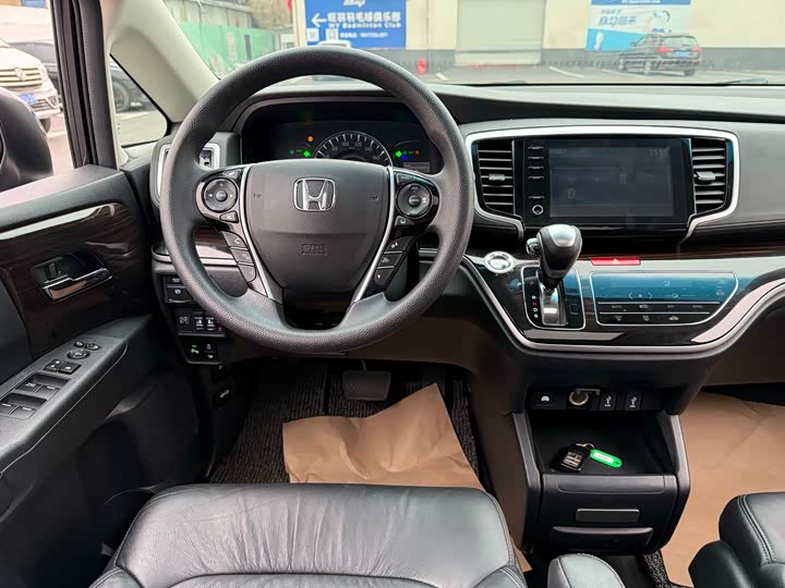 Фото 9 - Honda Odyssey