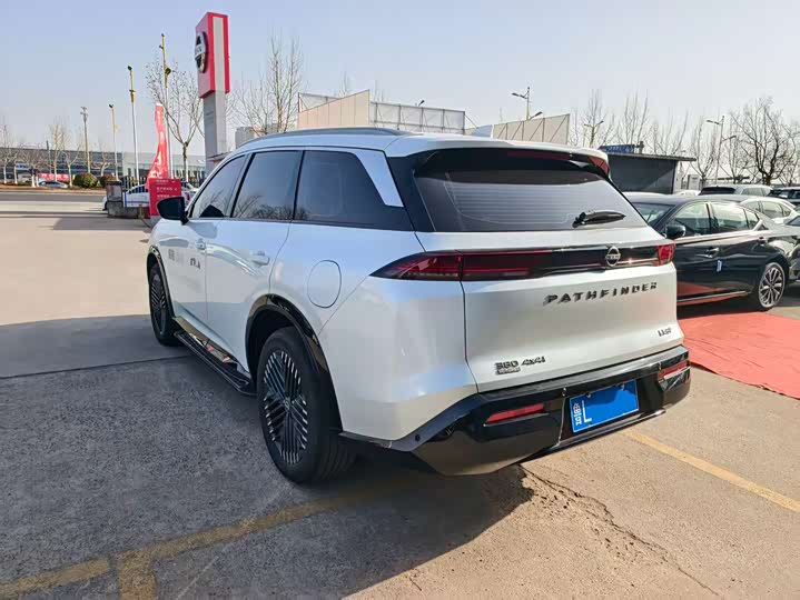 Фото 3 - Nissan Pathfinder