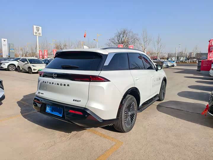 Фото 4 - Nissan Pathfinder