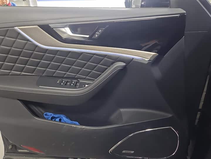 Фото 7 - Hongqi HS5