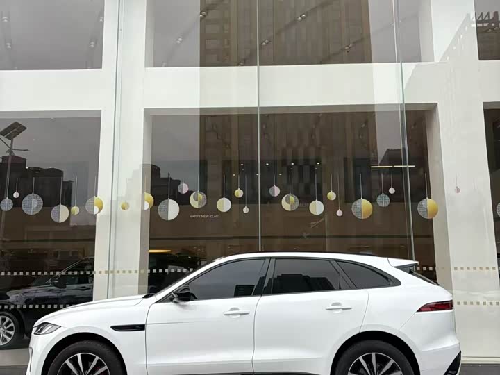 Фото 2 - Jaguar F-Pace