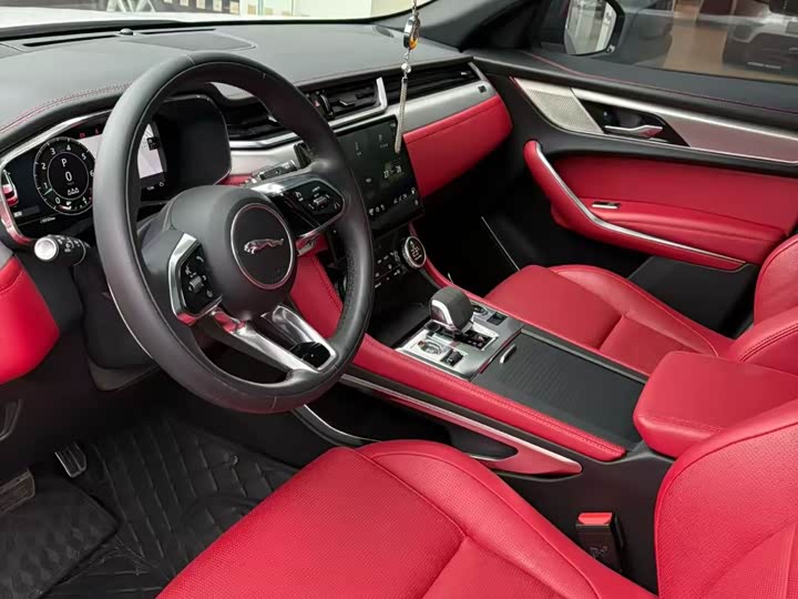 Фото 6 - Jaguar F-Pace