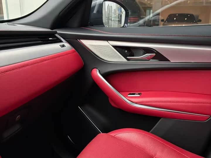 Фото 8 - Jaguar F-Pace