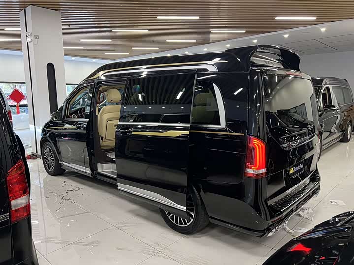 Фото 3 - Mercedes-Benz V-Class