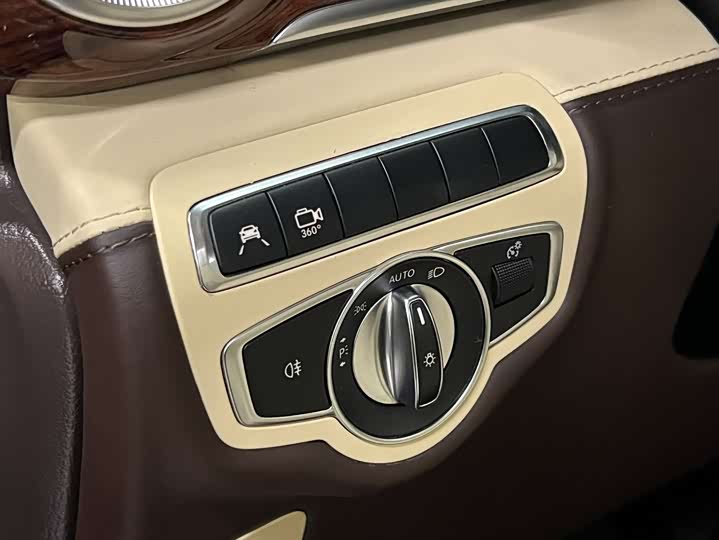 Фото 7 - Mercedes-Benz V-Class