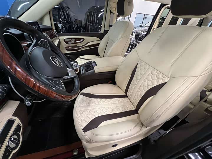 Фото 8 - Mercedes-Benz V-Class