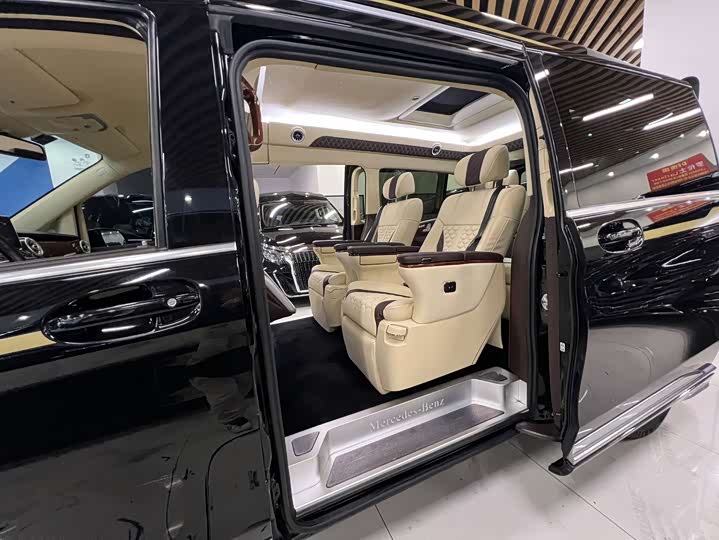 Фото 9 - Mercedes-Benz V-Class