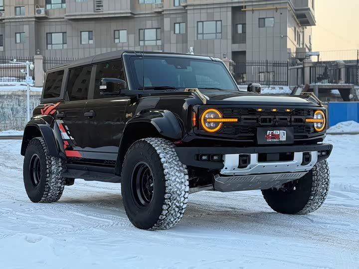 Photo 3 - Ford Bronco