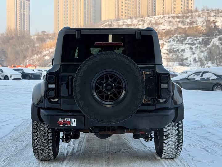 Photo 8 - Ford Bronco