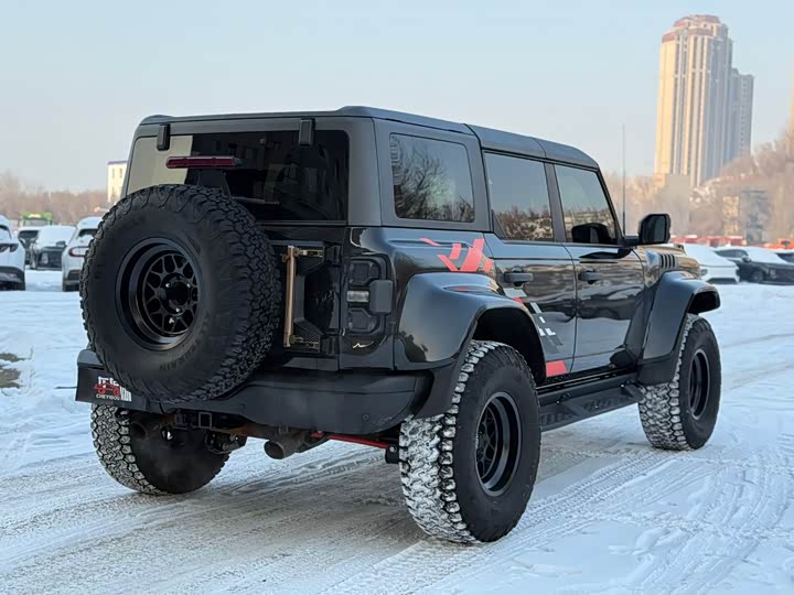 Photo 9 - Ford Bronco