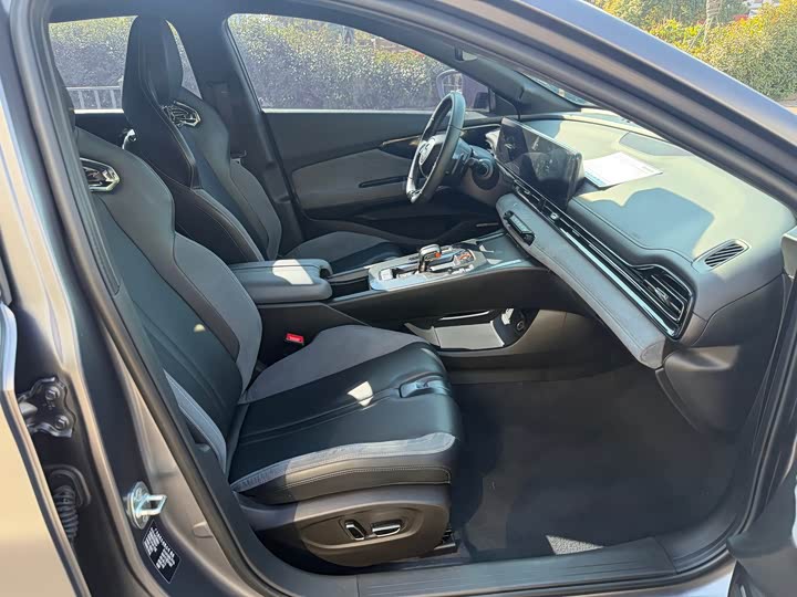 Фото 4 - GAC Trumpchi Empow R