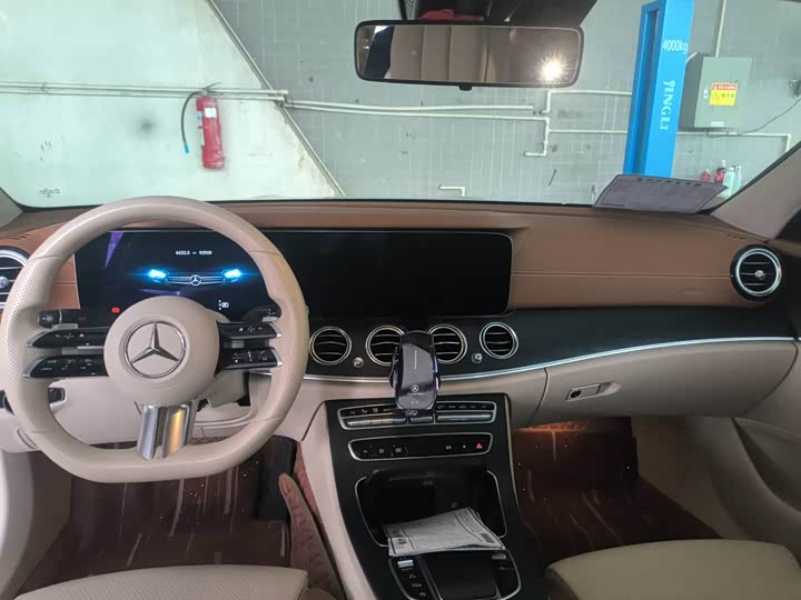 Photo 3 - Mercedes-Benz E-Class