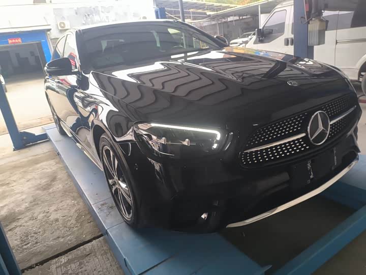 Photo 5 - Mercedes-Benz E-Class