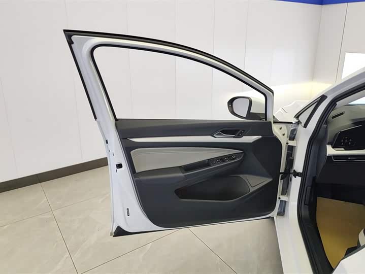 Фото 7 - Volkswagen Golf