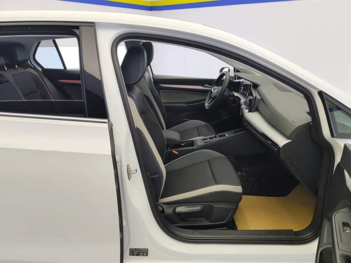 Фото 8 - Volkswagen Golf