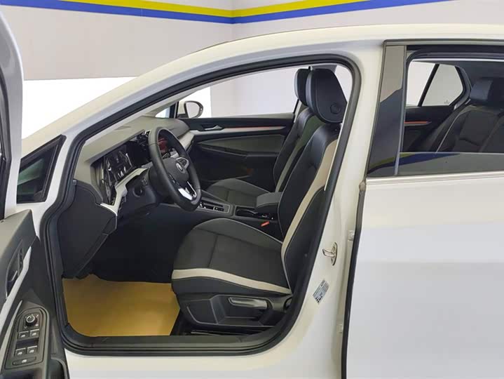 Фото 9 - Volkswagen Golf