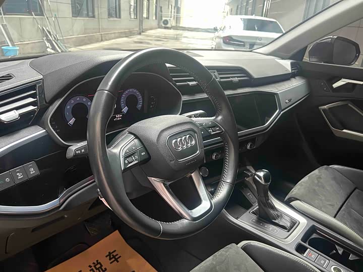 Фото 8 - Audi Q3