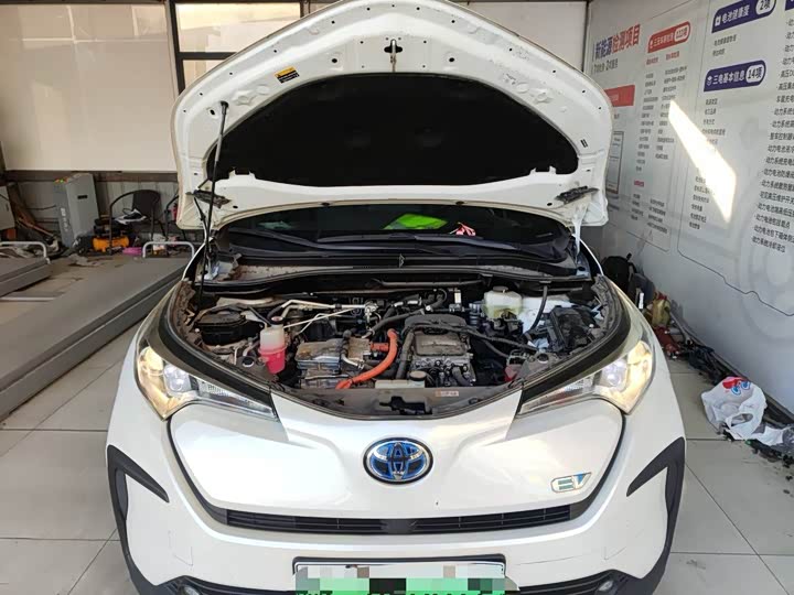 Фото 2 - Toyota Izoa EV