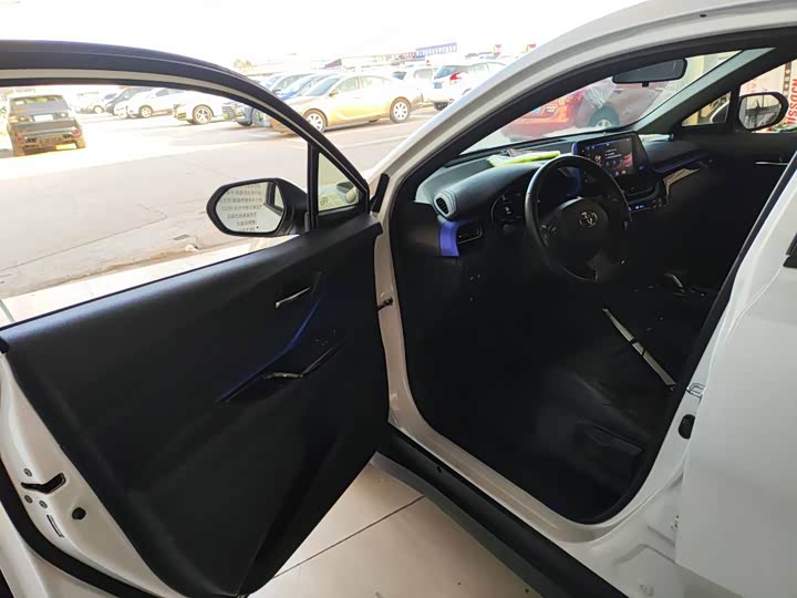 Фото 4 - Toyota Izoa EV