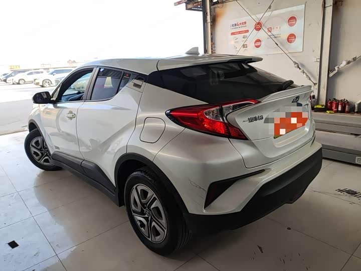 Фото 9 - Toyota Izoa EV