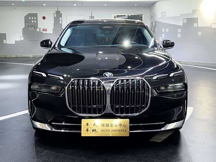 Фото 2 - BMW 7 Series