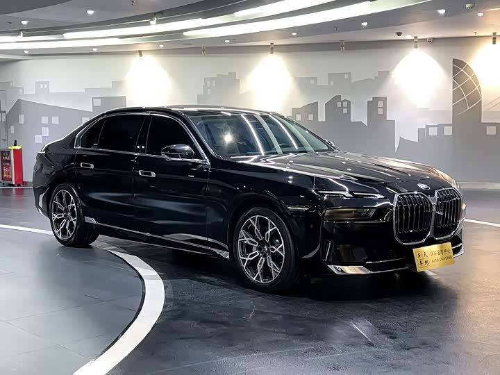 Фото 3 - BMW 7 Series