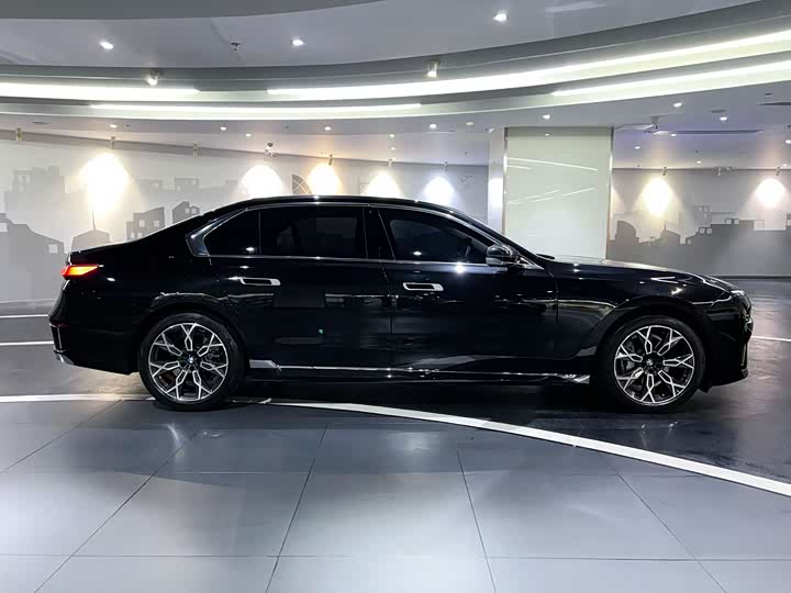 Фото 8 - BMW 7 Series