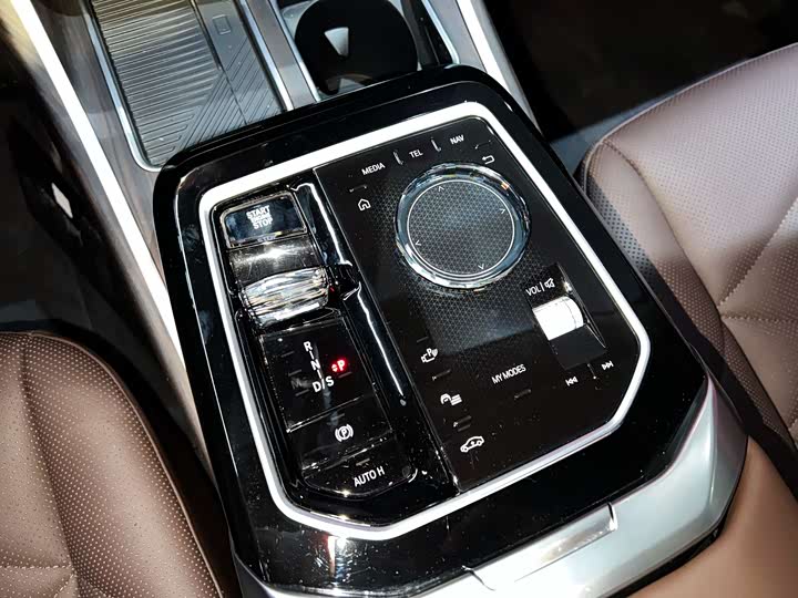 Фото 9 - BMW 7 Series