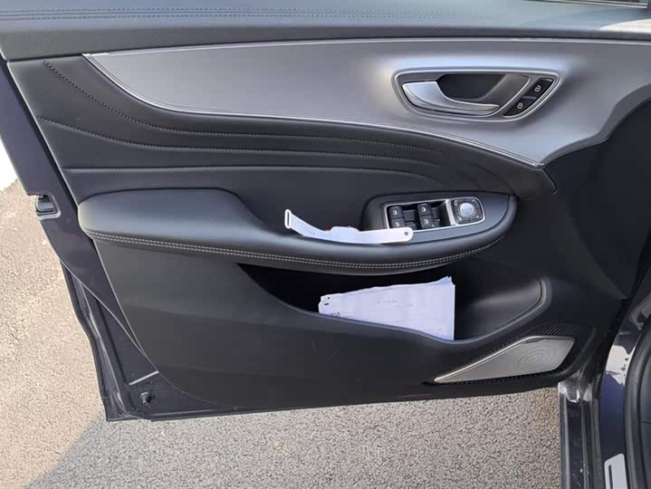 Фото 7 - Roewe iMax 8