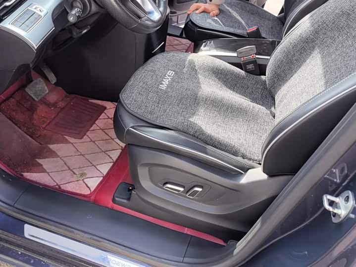 Фото 9 - Roewe iMax 8