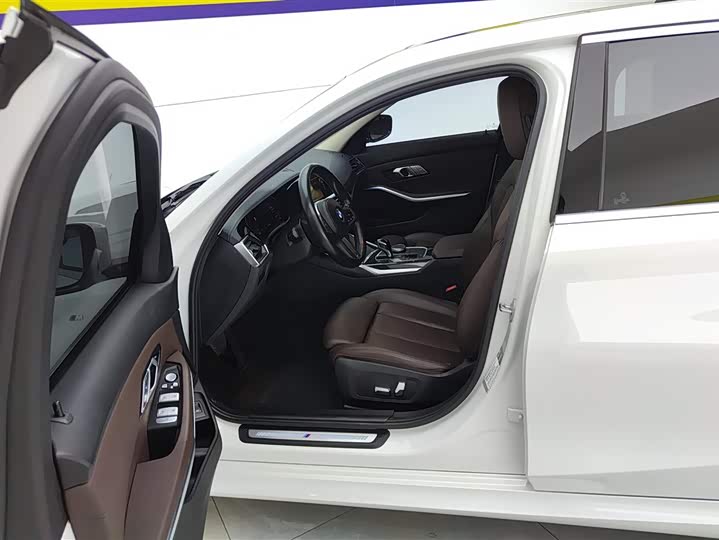 Фото 9 - BMW 3 Series