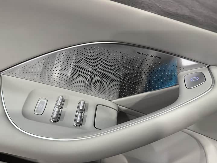 Фото 6 - Luxeed S7