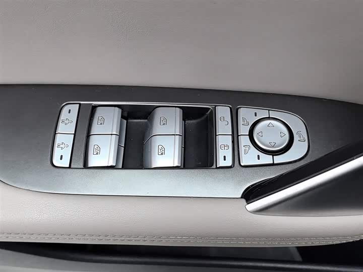 Фото 9 - BYD Tang Hybrid/EV