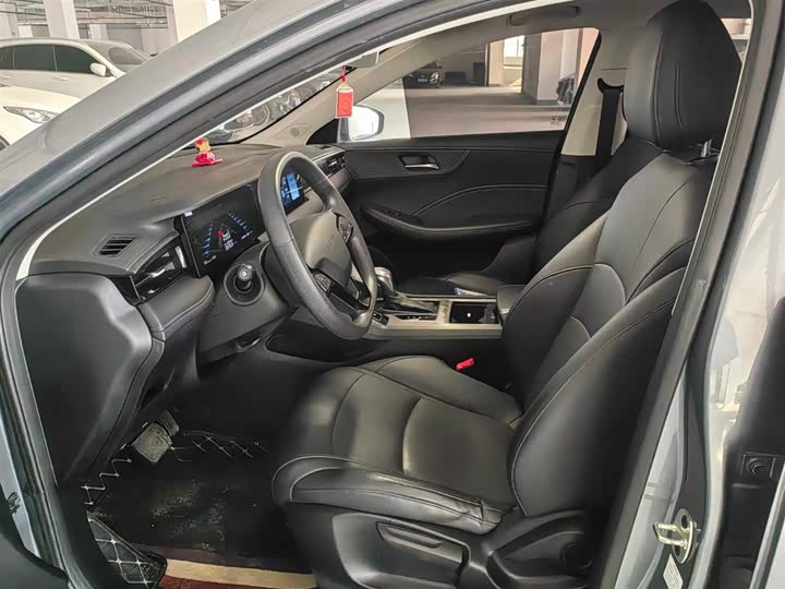 Фото 8 - Roewe i5