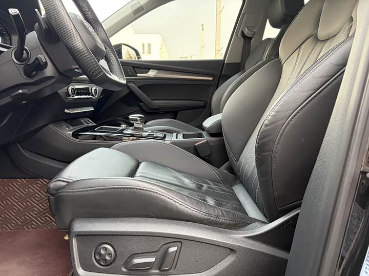 Фото 8 - Audi Q5L