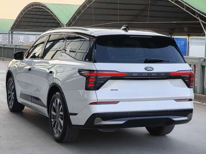 Фото 4 - Ford Edge