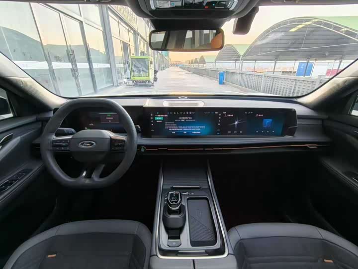 Фото 8 - Ford Edge