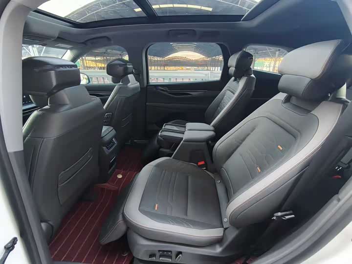 Фото 9 - Ford Edge