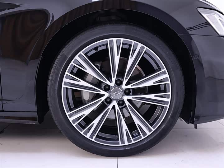 Фото 6 - Audi A6L