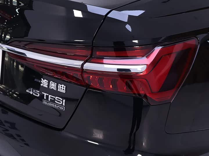 Фото 9 - Audi A6L