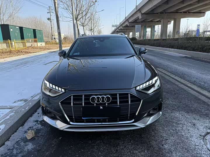 Фото 1 - Audi A4