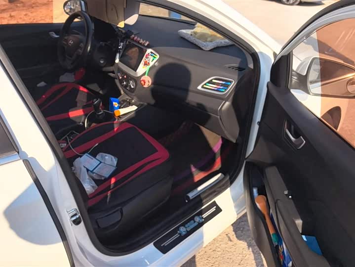 Фото 8 - Hyundai Verna